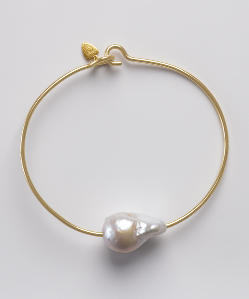 agete（アガット）の「淡水パールブレスレットバングル