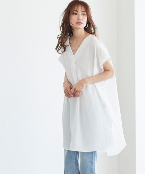 Pierrot(ピエロ)の「シルクタッチ Vネックオーバーシャツ(シャツ/ブラウス・レディース・ブラック/オフホワイト/カーキ・M)」の2枚目の写真