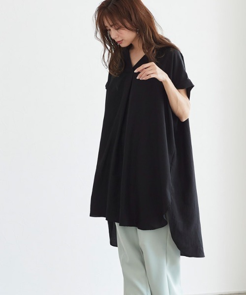 Pierrot(ピエロ)の「シルクタッチ Vネックオーバーシャツ(シャツ/ブラウス・レディース・ブラック/オフホワイト/カーキ・M)」の4枚目の写真