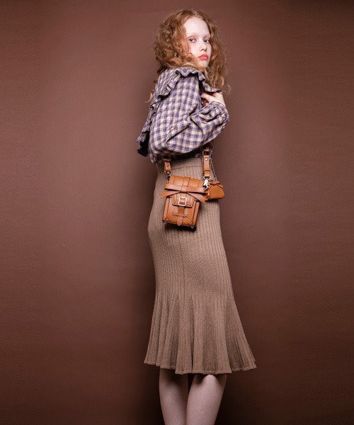 Candy Stripper(キャンディストリッパー)の「FLARE HEM ニットスカート(スカート・レディース・ライトブルー/ブラック/グリーン/モカ・2)」の3枚目の写真