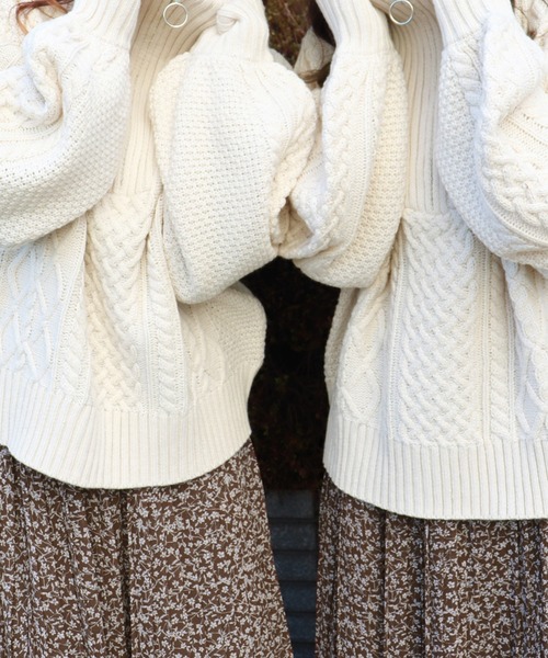 PairPair(ペアペア)の「ケーブル編みハーフジッププルオーバー(ニット/セーター・レディース・モカ/アイボリー/オリーブ・FREE)」の2枚目の写真