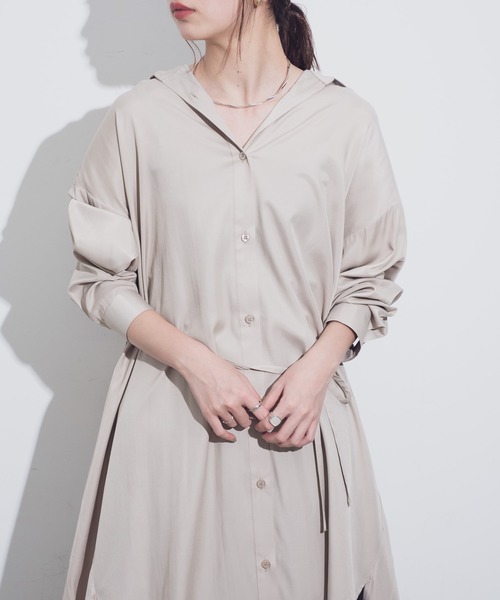 Aunt Marie's(アントマリーズ)の「AUNT MARIE'S バックプリーツロングシャツワンピース(ワンピース・レディース・ベージュ/ライトブルー/ナチュラル・FREE)」の20枚目の写真