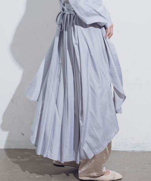 Aunt Marie's(アントマリーズ)の「AUNT MARIE'S バックプリーツロングシャツワンピース(ワンピース・レディース・ベージュ/ライトブルー/ナチュラル・FREE)」の9枚目の写真