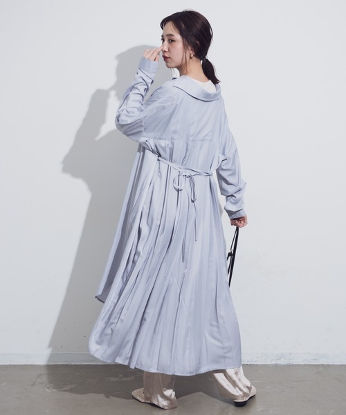 Aunt Marie's(アントマリーズ)の「AUNT MARIE'S バックプリーツロングシャツワンピース(ワンピース・レディース・ベージュ/ライトブルー/ナチュラル・FREE)」の4枚目の写真