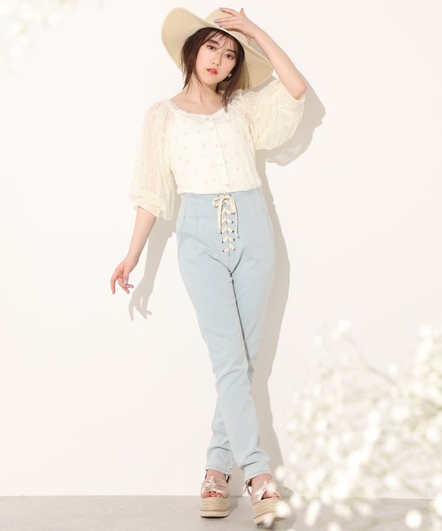 one after another NICE CLAUP(ワンアフターアナザーナイスクラップ)の「マーガレット刺繍ブラウス(シャツ/ブラウス・レディース・ライトグレー/ブラック/アイボリー・FREE)」の8枚目の写真