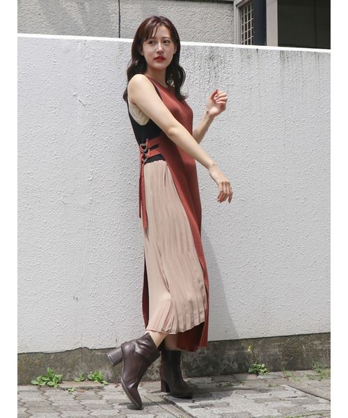 dazzlin（ダズリン）の「バイカラーダブルベルトワンピース（ワンピース・レディース・ブラウン/カーキ/オフホワイト・FREE）」の2枚目の写真