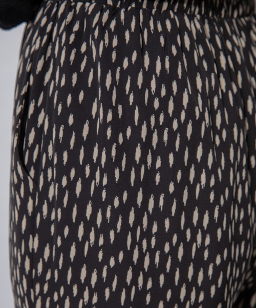 Mysa&Liina(ミーサリーナ)の「変形ドットゆるリラックスワイドパンツ(その他パンツ・レディース・ブラック/ベージュ/カーキ・M)」の7枚目の写真