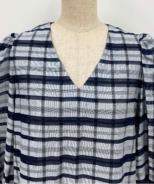 BE NEAT（ビーニート）の「【日本製】パフスリーブチェックブラウス（シャツ/ブラウス・レディース・ネイビー/アイボリー・M）」の21枚目の写真