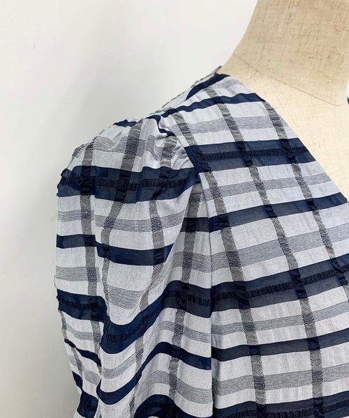 BE NEAT（ビーニート）の「【日本製】パフスリーブチェックブラウス（シャツ/ブラウス・レディース・ネイビー/アイボリー・M）」の22枚目の写真