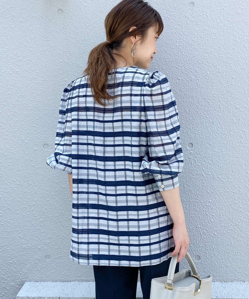 BE NEAT（ビーニート）の「【日本製】パフスリーブチェックブラウス（シャツ/ブラウス・レディース・ネイビー/アイボリー・M）」の13枚目の写真