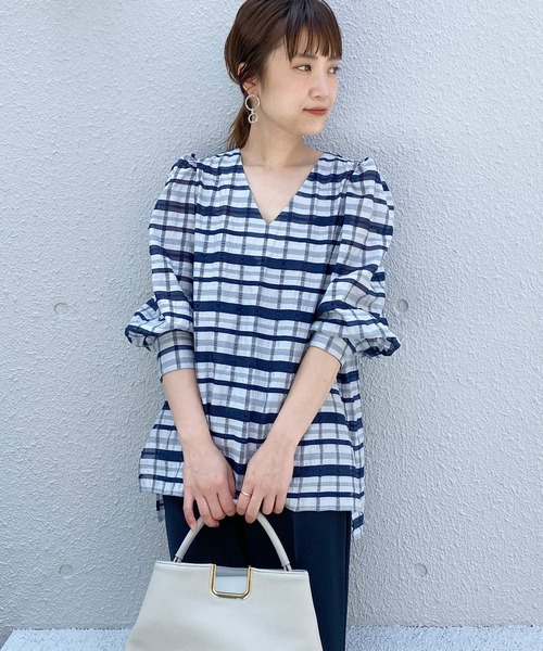 BE NEAT（ビーニート）の「【日本製】パフスリーブチェックブラウス（シャツ/ブラウス・レディース・ネイビー/アイボリー・M）」の11枚目の写真
