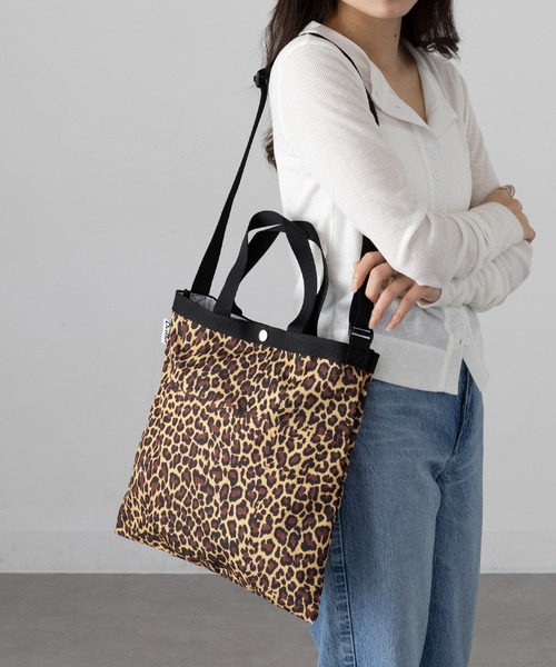 Drifter（ドリフター）の「【Drifter】ELEMENTARY TOTE 軽量ナイロン2WAYトートバッグ ドリフター（トートバッグ・レディース・ベージュ/ブラック/アニマル/その他/ダークブラウン/その他2/ベージュ系その他2/その他4/その他3/グリーン/その他5/その他8/レオパード/その他6/その他7・FREE）」の11枚目の写真