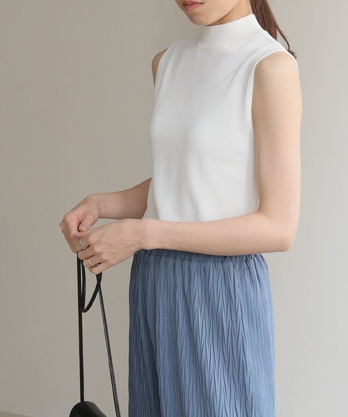 HER CLOSET(ハークローゼット)の「【cheriella】イージーケアドライタッチノースリーブサマーニット(ニット/セーター・レディース・ホワイト/ブラック/ピンク/ブルー/スモークピンク/グレイッシュベージュ・M)」の7枚目の写真