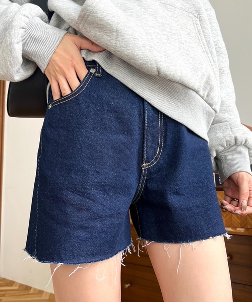 moment+（モーメントプラス）の「【累計販売枚数1万枚突破！】ヘビーツイル＆デニム ショートパンツ（デニムパンツ・レディース・ブラック/ブラウン/オフホワイト/アイボリー/グレイッシュベージュ/カーキ/サックスブルー/インディゴブルー/ブラック系その他・M/L/S）」の15枚目の写真