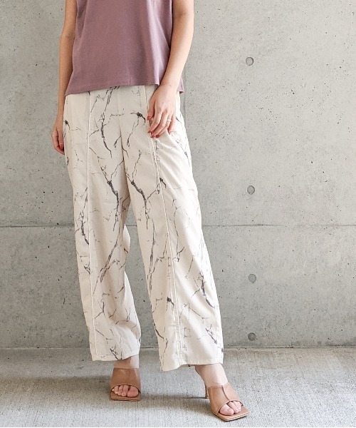 Per sist ence（パーシエンス）の「Per sist ence/パーシエンス　大理石プリント ストレートパンツ（その他パンツ・レディース・アイボリー/オレンジ/グレー・FREE）」の2枚目の写真