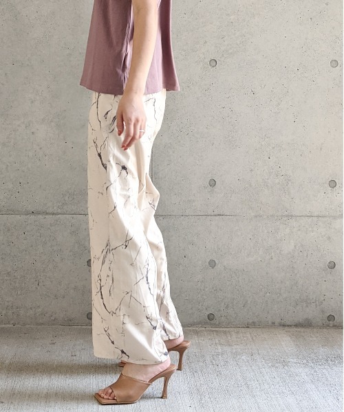 Per sist ence（パーシエンス）の「Per sist ence/パーシエンス　大理石プリント ストレートパンツ（その他パンツ・レディース・アイボリー/オレンジ/グレー・FREE）」の10枚目の写真
