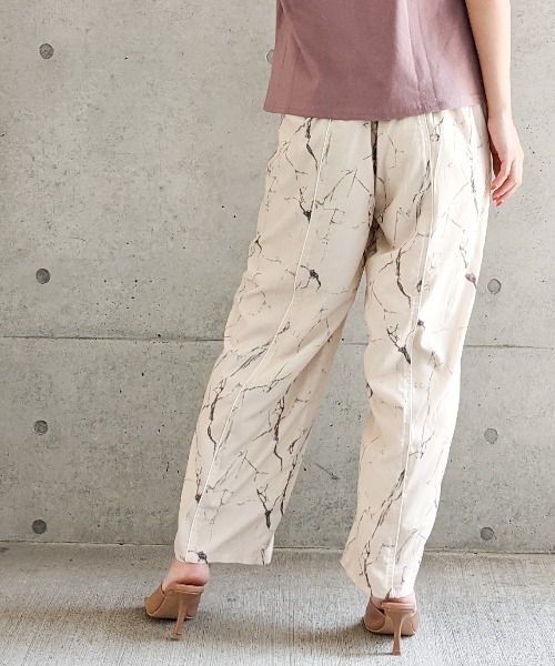 Per sist ence（パーシエンス）の「Per sist ence/パーシエンス　大理石プリント ストレートパンツ（その他パンツ・レディース・アイボリー/オレンジ/グレー・FREE）」の13枚目の写真