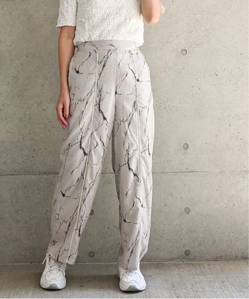 Per sist ence（パーシエンス）の「Per sist ence/パーシエンス　大理石プリント ストレートパンツ（その他パンツ・レディース・アイボリー/オレンジ/グレー・FREE）」の15枚目の写真