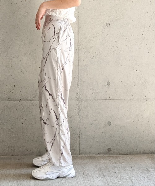 Per sist ence（パーシエンス）の「Per sist ence/パーシエンス　大理石プリント ストレートパンツ（その他パンツ・レディース・アイボリー/オレンジ/グレー・FREE）」の16枚目の写真