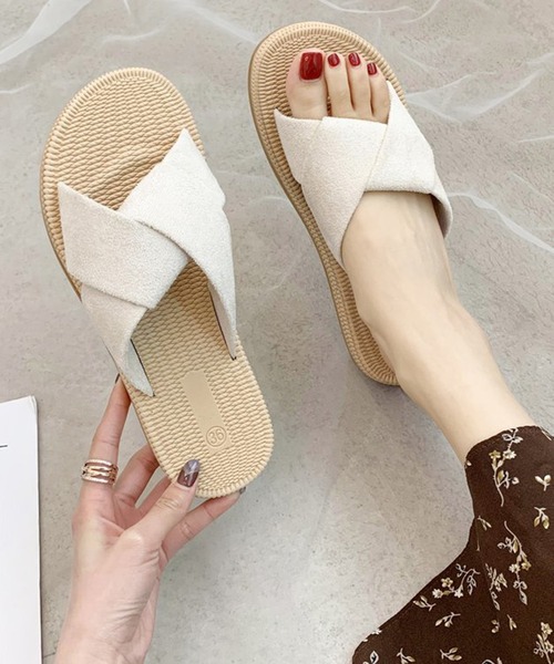 STYLEBLOCK(スタイルブロック)の「ツイストデザインフラットサンダル(サンダル・レディース・ブラック/イエロー/ベージュ・37/36/35/38/39)」の1枚目の写真