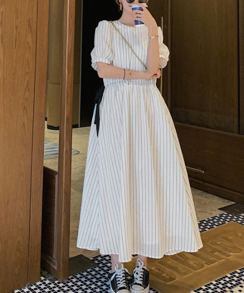 emi+（エミプラス）の「5分袖バックボタンストライプロングワンピース