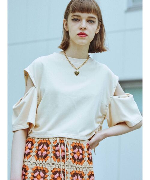 jouetie(ジュエティ)の「クロップドシャーリング2WAYトップス(Tシャツ/カットソー・レディース・オフホワイト/ブラック/ピンク・MEDIUM)」の2枚目の写真