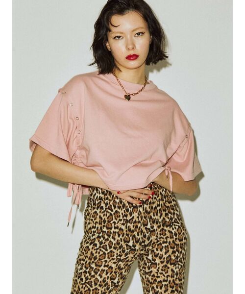 jouetie(ジュエティ)の「クロップドシャーリング2WAYトップス(Tシャツ/カットソー・レディース・オフホワイト/ブラック/ピンク・MEDIUM)」の1枚目の写真