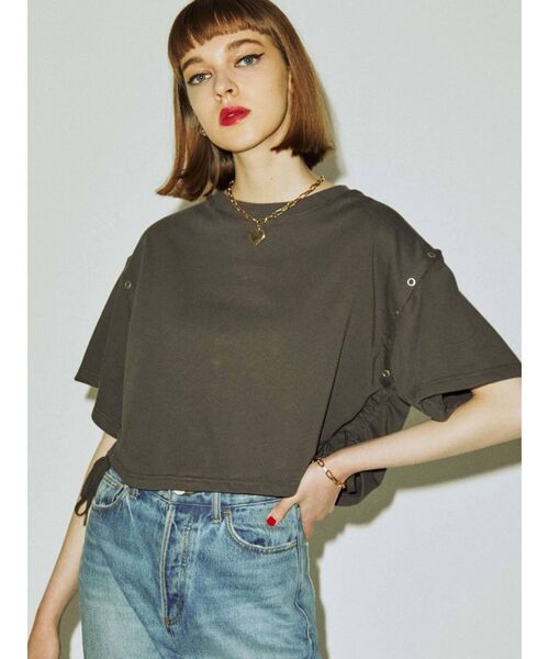 jouetie(ジュエティ)の「クロップドシャーリング2WAYトップス(Tシャツ/カットソー・レディース・オフホワイト/ブラック/ピンク・MEDIUM)」の3枚目の写真