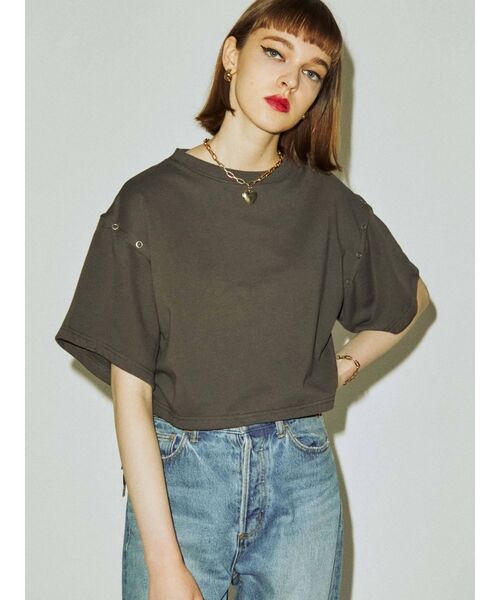 jouetie(ジュエティ)の「クロップドシャーリング2WAYトップス(Tシャツ/カットソー・レディース・オフホワイト/ブラック/ピンク・MEDIUM)」の5枚目の写真