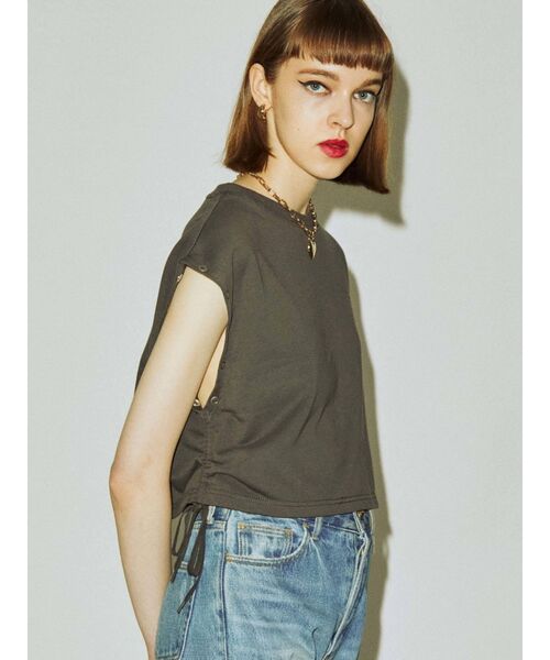 jouetie(ジュエティ)の「クロップドシャーリング2WAYトップス(Tシャツ/カットソー・レディース・オフホワイト/ブラック/ピンク・MEDIUM)」の7枚目の写真