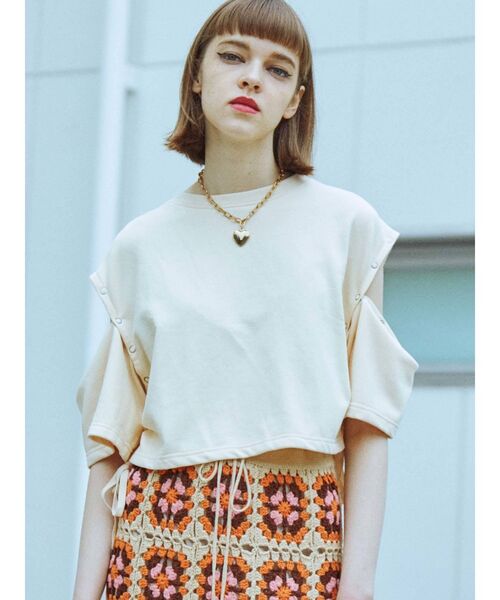 jouetie(ジュエティ)の「クロップドシャーリング2WAYトップス(Tシャツ/カットソー・レディース・オフホワイト/ブラック/ピンク・MEDIUM)」の11枚目の写真