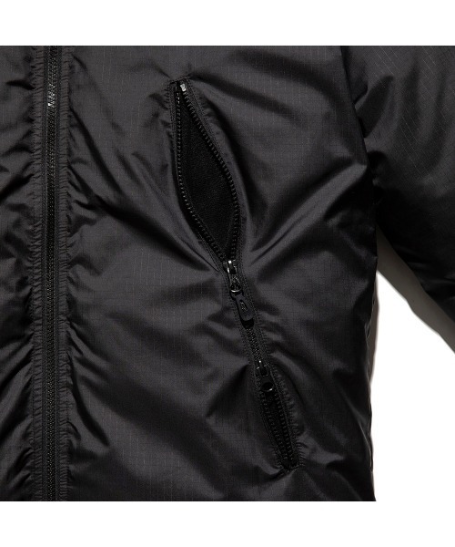 ROARK REVIVAL（ロアークリバイバル）の「【ROARK】ROARK x WILDTHINGS - HAPPY JACKET 2TONE（ダウンジャケット/コート・メンズ・ベージュ/ブラック・MEDIUM/X-LARGE/LARGE）」の8枚目の写真