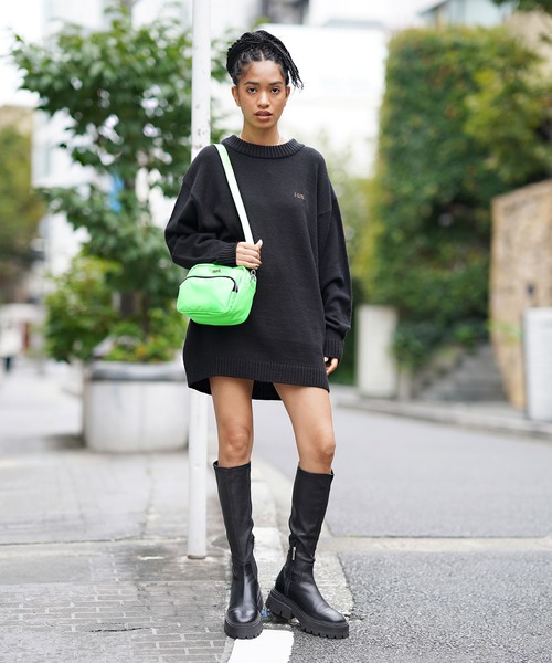 X-girl（エックスガール）の「OVERSIZED KNIT TOP（ニット/セーター・レディース・ライトブルー/ブラック/マルチ・ONE SIZE）」の4枚目の写真