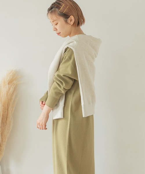 ITEMS URBANRESEARCH（アイテムズ アーバンリサーチ）の「クルーネックニットロングワンピース（ワンピース・レディース・オフホワイト/グリーン/ブラック/イエロー/ベージュ・FREE）」の4枚目の写真