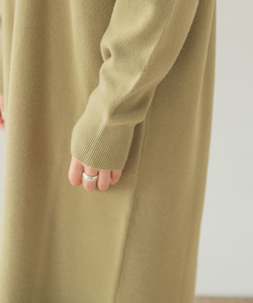 ITEMS URBANRESEARCH（アイテムズ アーバンリサーチ）の「クルーネックニットロングワンピース（ワンピース・レディース・オフホワイト/グリーン/ブラック/イエロー/ベージュ・FREE）」の8枚目の写真