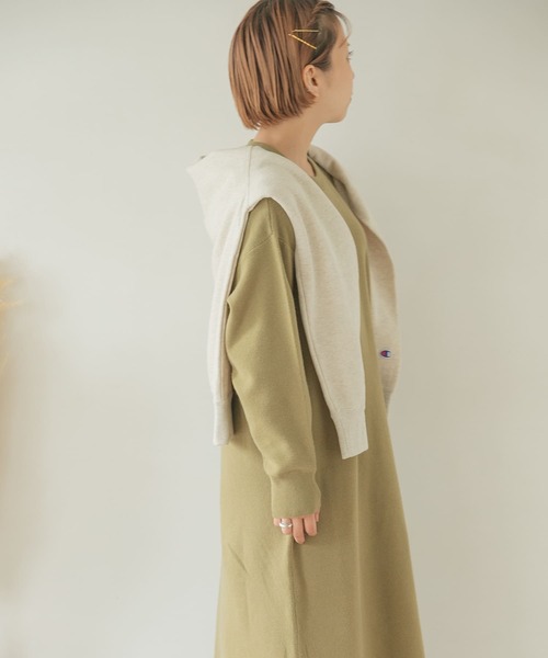 ITEMS URBANRESEARCH（アイテムズ アーバンリサーチ）の「クルーネックニットロングワンピース（ワンピース・レディース・オフホワイト/グリーン/ブラック/イエロー/ベージュ・FREE）」の11枚目の写真