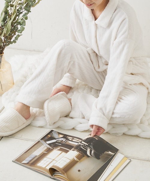 TERRITOIRE（テリトワール）の「LADIES ふんわりシャーリングパジャマ 上下セット（ルームウェア/パジャマ・レディース・チャコールグレー/ピンク/ネイビー/オフホワイト・FREE）」の12枚目の写真