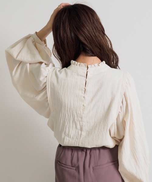 Crisp（クリスプ）の「ボリュームスリーブブラウス（シャツ/ブラウス・レディース・ホワイト/アイボリー・FREE）」の6枚目の写真