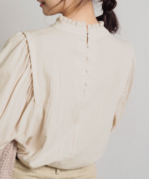 Crisp（クリスプ）の「ボリュームスリーブブラウス（シャツ/ブラウス・レディース・ホワイト/アイボリー・FREE）」の12枚目の写真