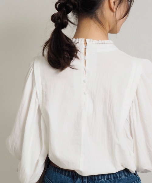 Crisp（クリスプ）の「ボリュームスリーブブラウス（シャツ/ブラウス・レディース・ホワイト/アイボリー・FREE）」の17枚目の写真