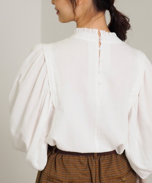 Crisp（クリスプ）の「ボリュームスリーブブラウス（シャツ/ブラウス・レディース・ホワイト/アイボリー・FREE）」の20枚目の写真