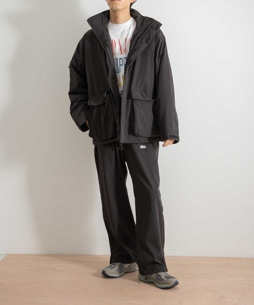 URBAN RESEARCH（アーバンリサーチ）の「Abu Garcia　MILITARY PADDING JACKET（ダウンベスト・メンズ・ブラック/オリーブ・MEDIUM/LARGE）」の4枚目の写真