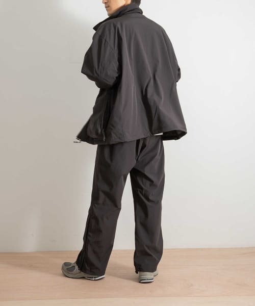 URBAN RESEARCH（アーバンリサーチ）の「Abu Garcia　MILITARY PADDING JACKET（ダウンベスト・メンズ・ブラック/オリーブ・MEDIUM/LARGE）」の8枚目の写真