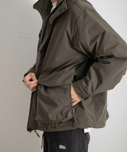 URBAN RESEARCH（アーバンリサーチ）の「Abu Garcia　MILITARY PADDING JACKET（ダウンベスト・メンズ・ブラック/オリーブ・MEDIUM/LARGE）」の13枚目の写真