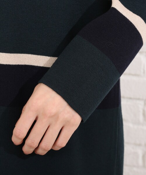 SHOO・LA・RUE（シューラルー）の「◆マルチボーダーニットワンピース（ワンピース・レディース・ブラック系2/ダークブラウン系2/ダークグリーン系2・03/02/04）」の8枚目の写真