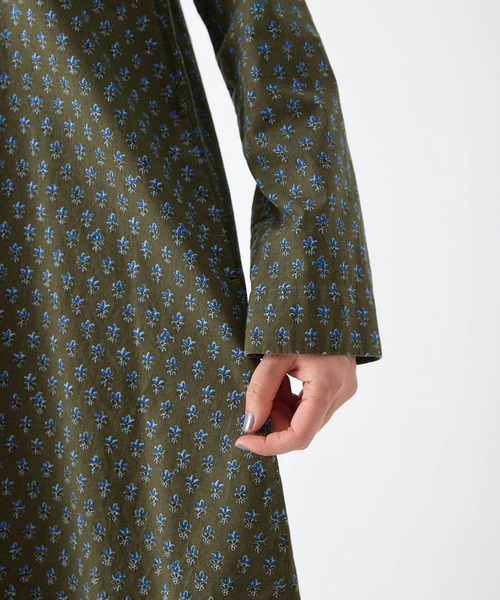 Sunny clouds(サニークラウズ)の「サニークラウズ 青い鳥と青い花の小紋ワンピース〈レディース〉(ワンピース・レディース・カーキ・MEDIUM/LARGE/X-LARGE/XX-LARGE/NM)」の9枚目の写真