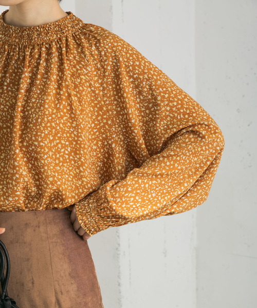 URBAN RESEARCH(アーバンリサーチ)の「ランダムドットシャーリングブラウス(Tシャツ/カットソー・レディース・キャメル/ブラック・FREE)」の8枚目の写真