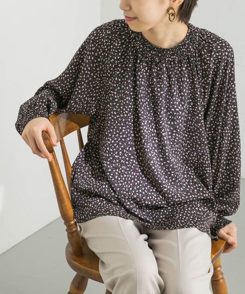 URBAN RESEARCH(アーバンリサーチ)の「ランダムドットシャーリングブラウス(Tシャツ/カットソー・レディース・キャメル/ブラック・FREE)」の13枚目の写真