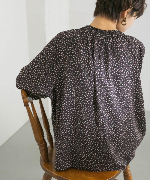 URBAN RESEARCH(アーバンリサーチ)の「ランダムドットシャーリングブラウス(Tシャツ/カットソー・レディース・キャメル/ブラック・FREE)」の15枚目の写真