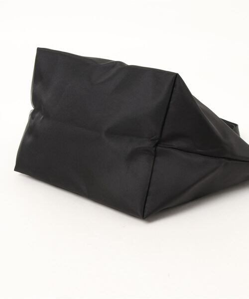 To b. by agnes b.(トゥービーバイアニエスベー)の「ロゴ 刺繍 ミニ トートバッグ(トートバッグ・レディース・ブラック・UNI)」の8枚目の写真